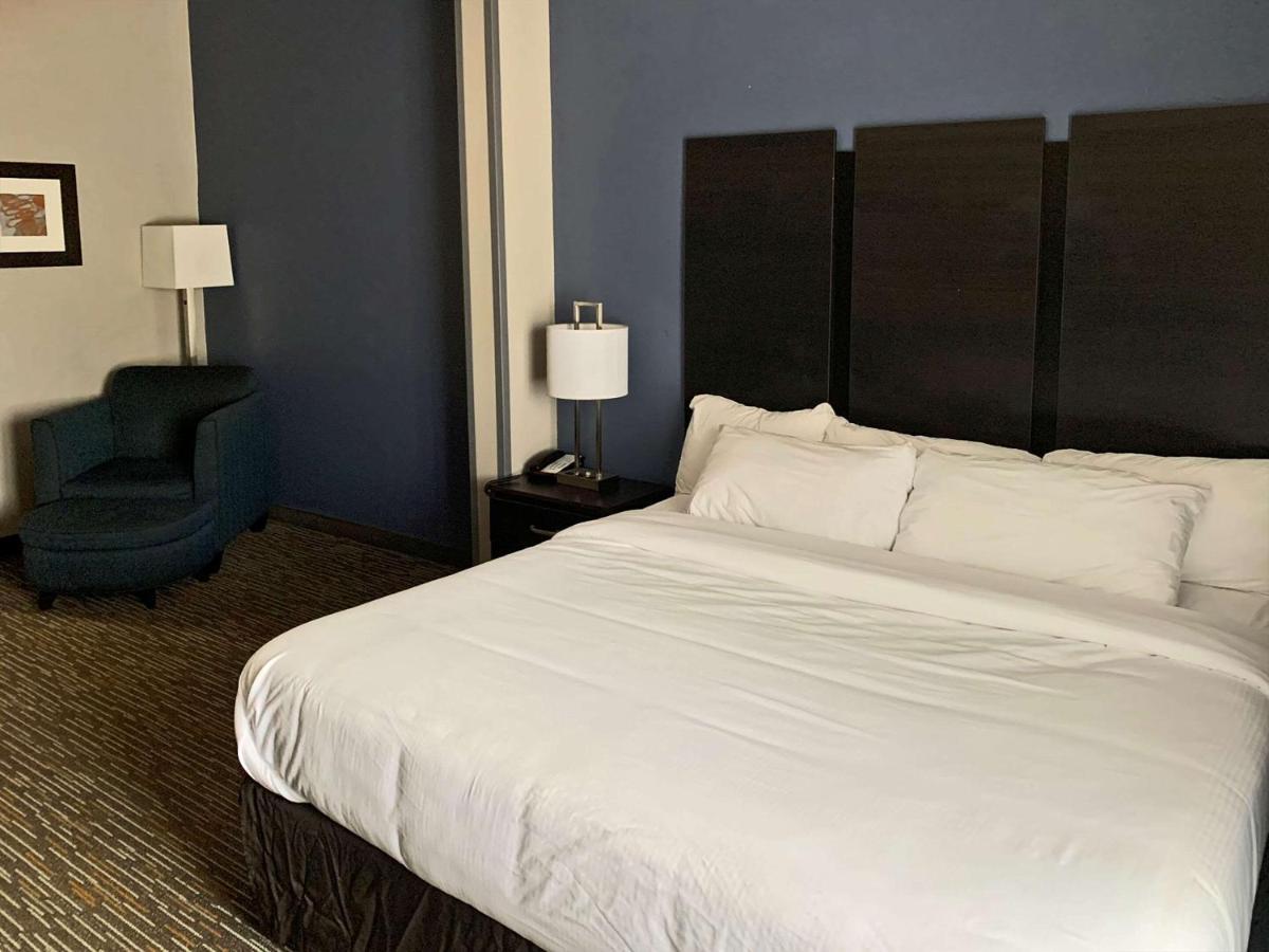 Comfort Inn & Suites Columbus North 외부 사진