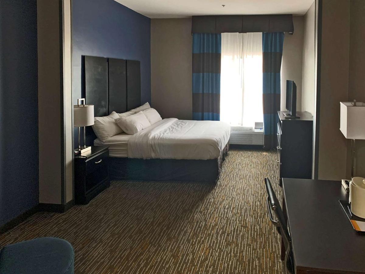 Comfort Inn & Suites Columbus North 외부 사진