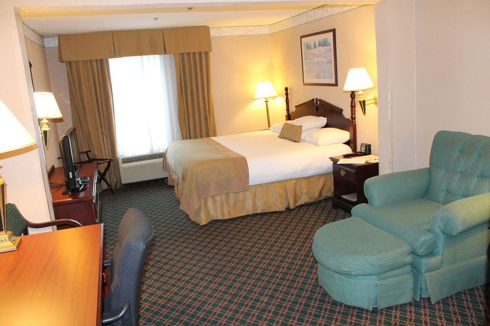 Comfort Inn & Suites Columbus North 외부 사진