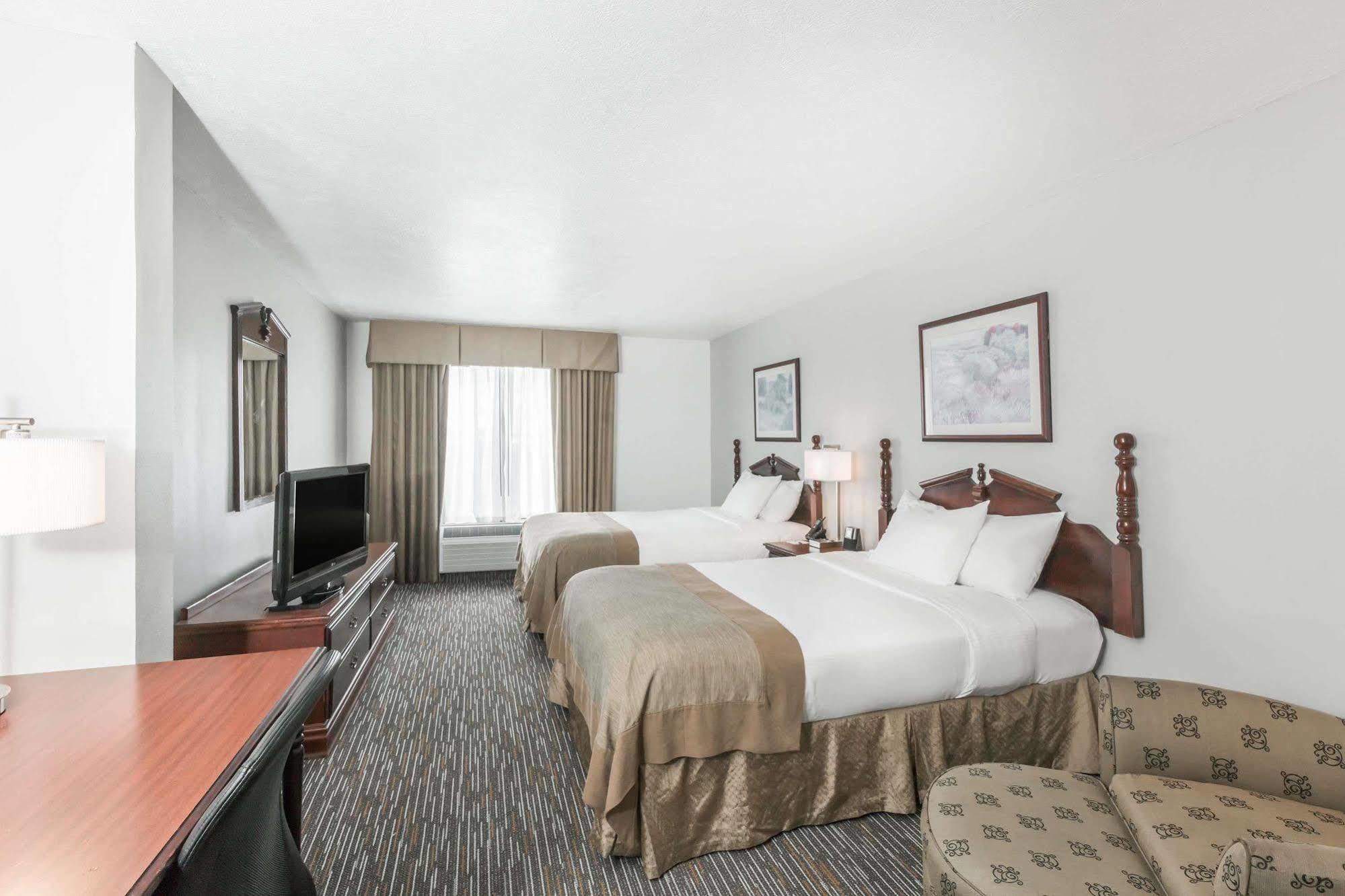 Comfort Inn & Suites Columbus North 외부 사진