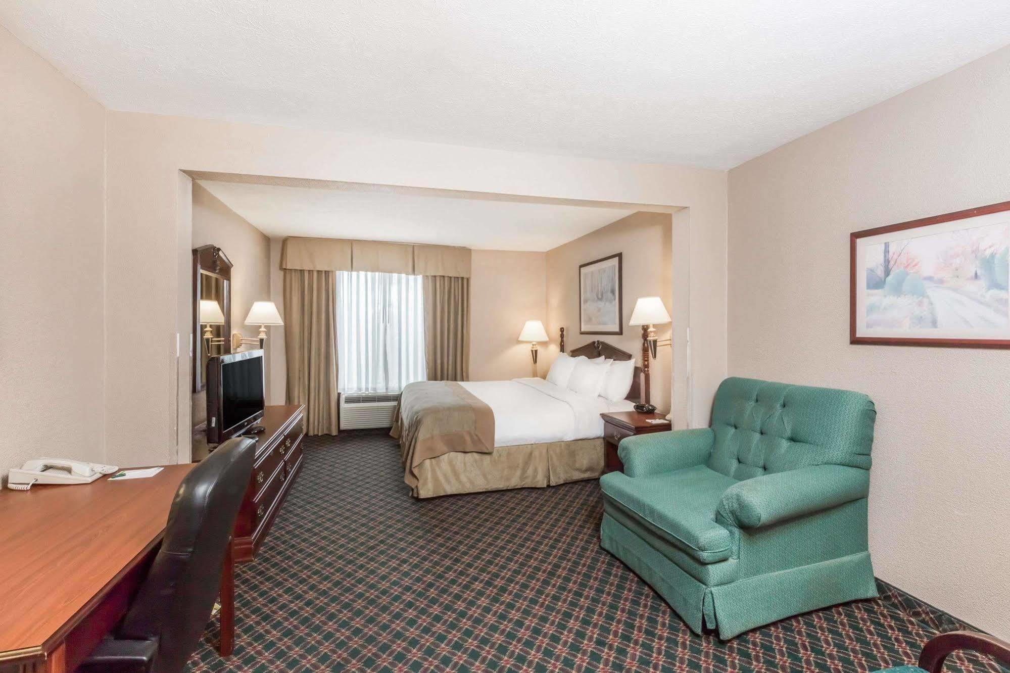 Comfort Inn & Suites Columbus North 외부 사진