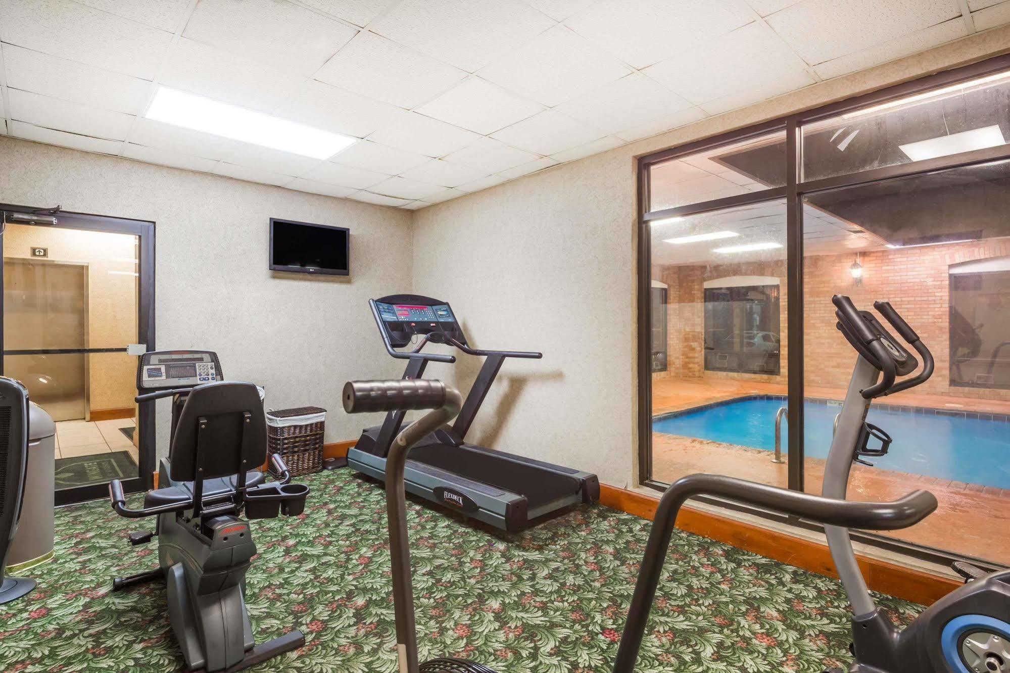 Comfort Inn & Suites Columbus North 외부 사진