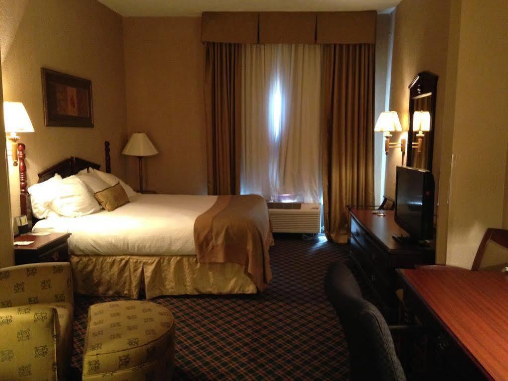 Comfort Inn & Suites Columbus North 외부 사진