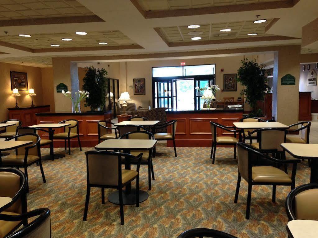 Comfort Inn & Suites Columbus North 외부 사진