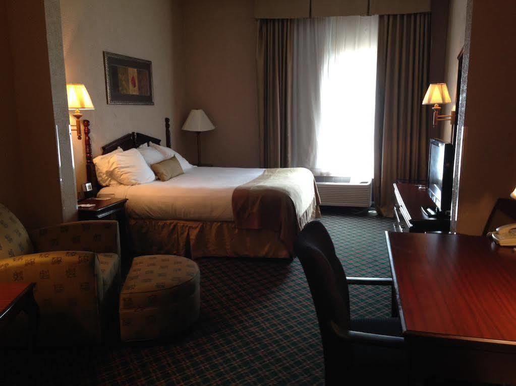 Comfort Inn & Suites Columbus North 외부 사진